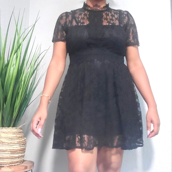 Lulus Women's Short Flirty Lace Dress with Black Lining - Size L - Picture 1 of 8